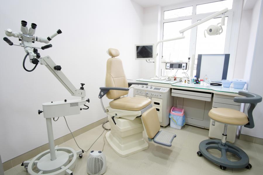 Stühle und Pflegebetten